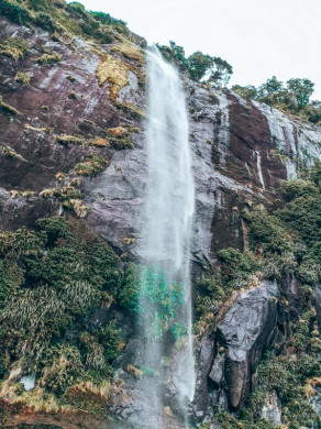 Neuseeland Milford Sound kleiner Wasserfall