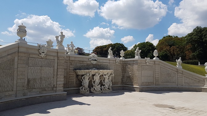 Unterer Brunnen (leer)