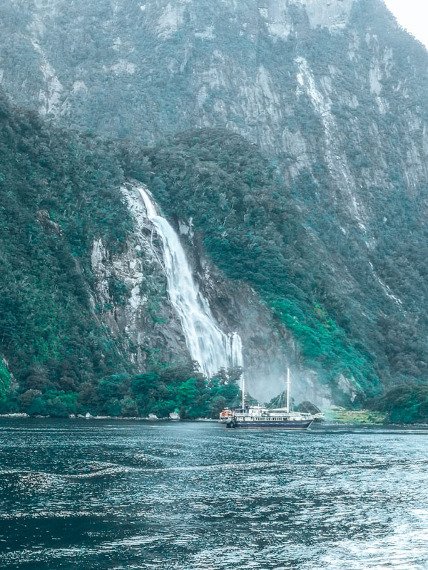Milford Sound Wasserfall