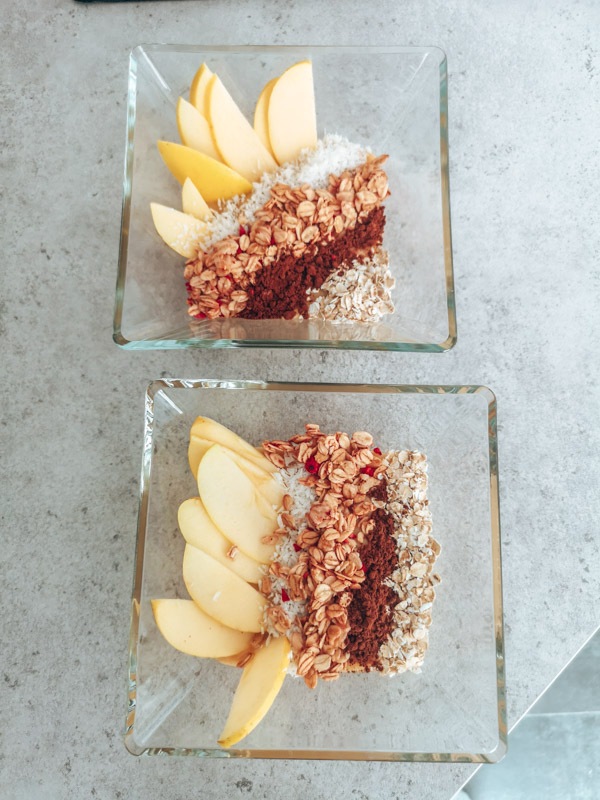 Smoothie Bowl mit Früchten