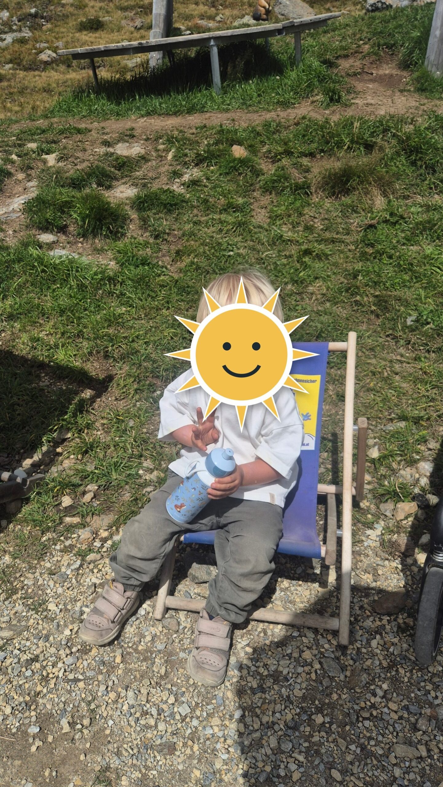 Finn im Kinder-Liegestuhl